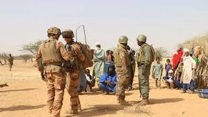 Mali: après les libérations, les hostilités reprennent