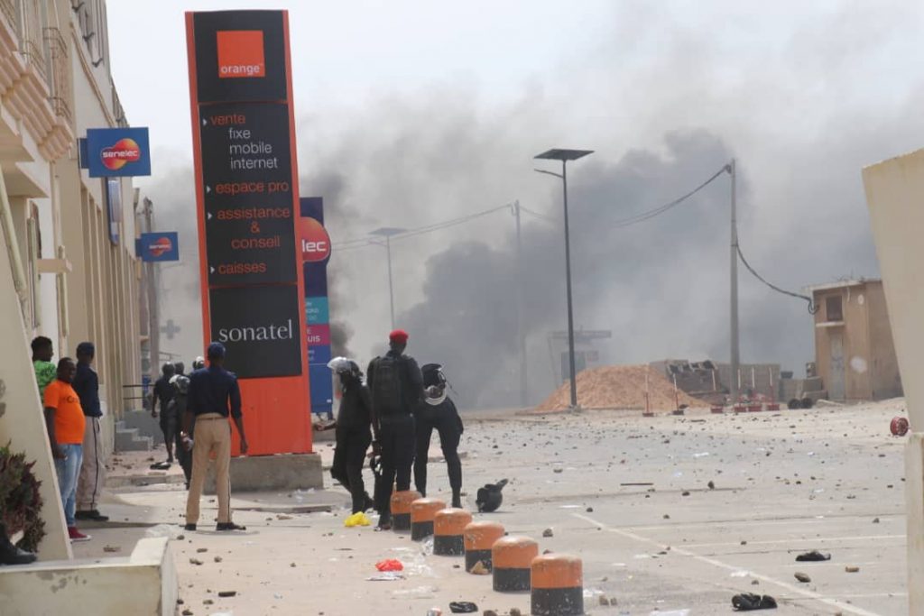 Lancement vente cartes du Pds sur fond d’échauffourées: des pro-Bara Gaye gazent l’assistance et gâche la cérémonie  