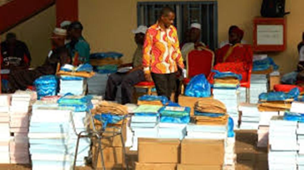 Présidentielle en Guinée: cinq millions d'électeurs appelés aux urnes d'un scrutin contesté