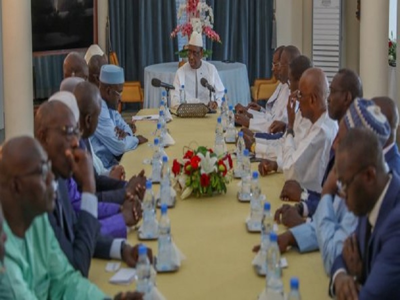 Macky Sall reçoit les députés de la majorité au Palais et évoque ses relations d'amitié avec Cissé Lo