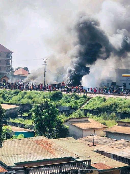 #Guinée - De violents affrontements entre manifestants et forces sur l’axe Hamdallaye-Bambeto-Cosa