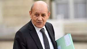 Mali: Jean-Yves Le Drian presse les groupes armés d'appliquer plus vite l'accord d'Alger