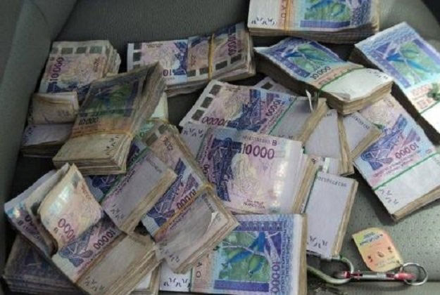 La Dic saisit 100 millions de Fcfa en billets noirs: trois Sénégalais arrêtés