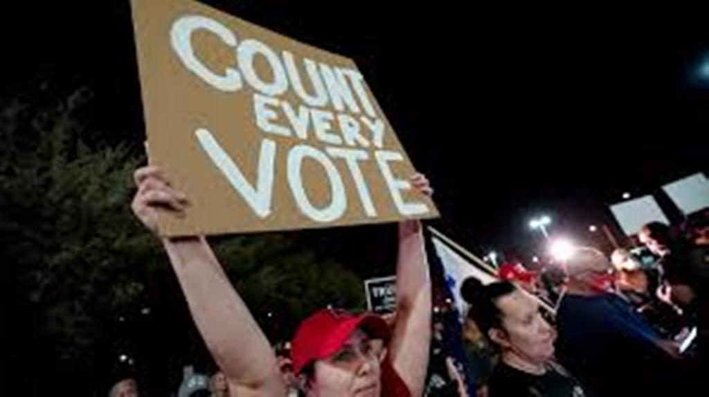 Présidentielle : Donald Trump engage la bataille judiciaire dans trois États