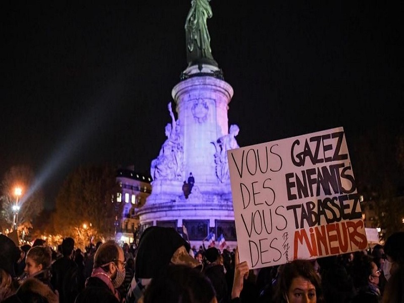 Évacuation de migrants à Paris : deux enquêtes visent des policiers pour "violences"