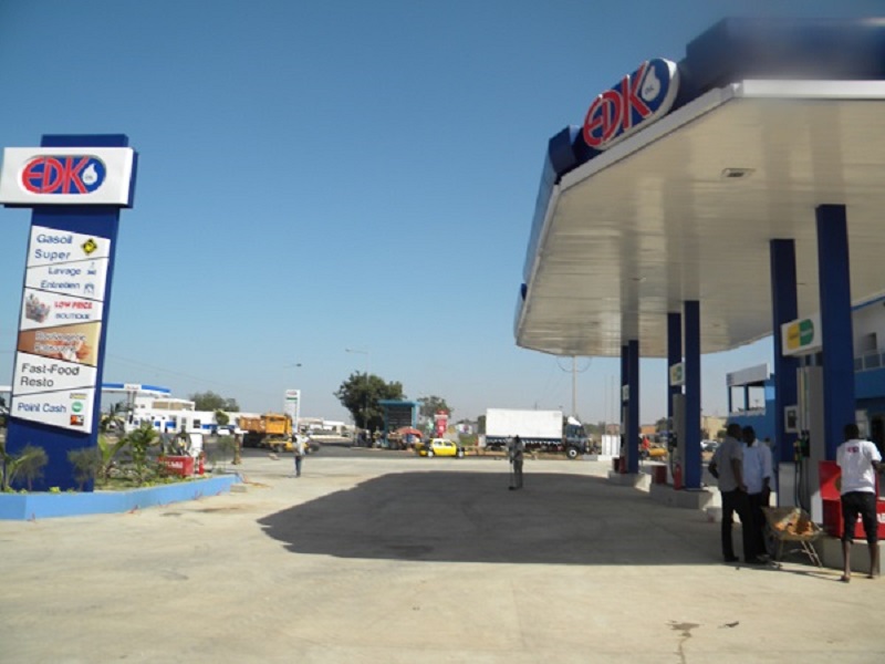 Trois employés de la compagnie pétrolière EDK à la barre pour vol