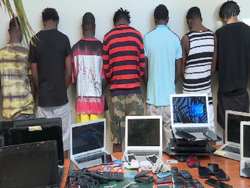 Cybercriminalité entre Mbour et Saly: 42 Nigérians arrêtés, 27 ordinateurs et 77 téléphones portables saisis