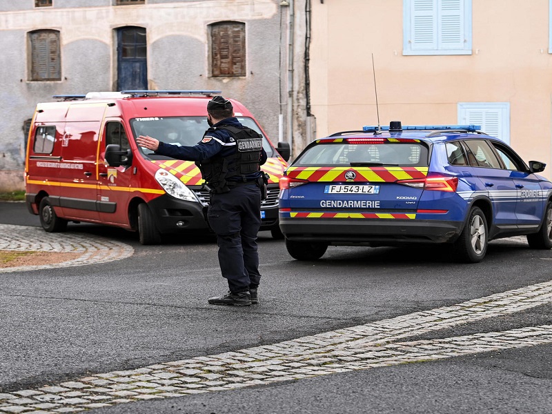 Gendarmes tués en France : le tireur retrouvé mort
