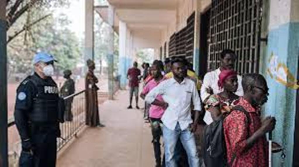 Présidentielle en Centrafrique : début d'une journée de vote sous haute tension
