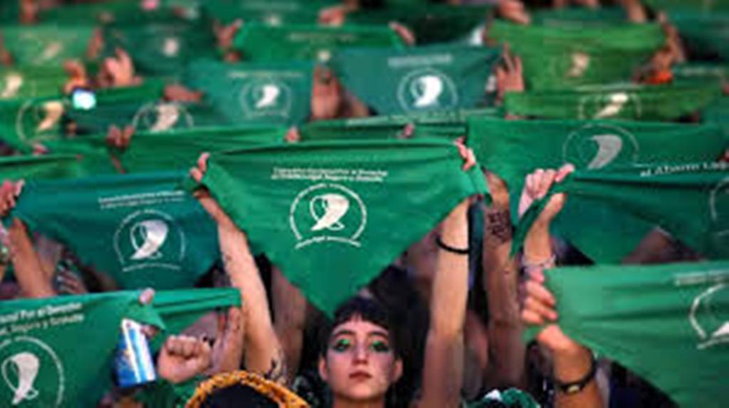 Argentine: le Sénat examine le projet de loi sur l’IVG, défendu par les militantes féministes