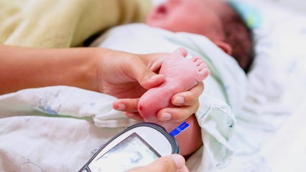 Covid-19 : un bébé de 18 jours testé positif et hospitalisé dans la Loire