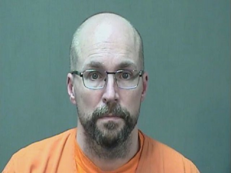 Un pharmacien arrêté pour avoir ruiné plus de 500 doses de vaccin Covid-19