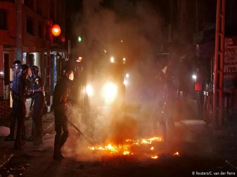Dakar: plusieurs quartiers se soulèvent contre le couvre-feu 