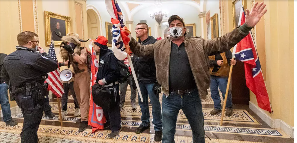 À Washington, quatre morts et 52 arrestations après l'intrusion des pro-Trump au Capitole