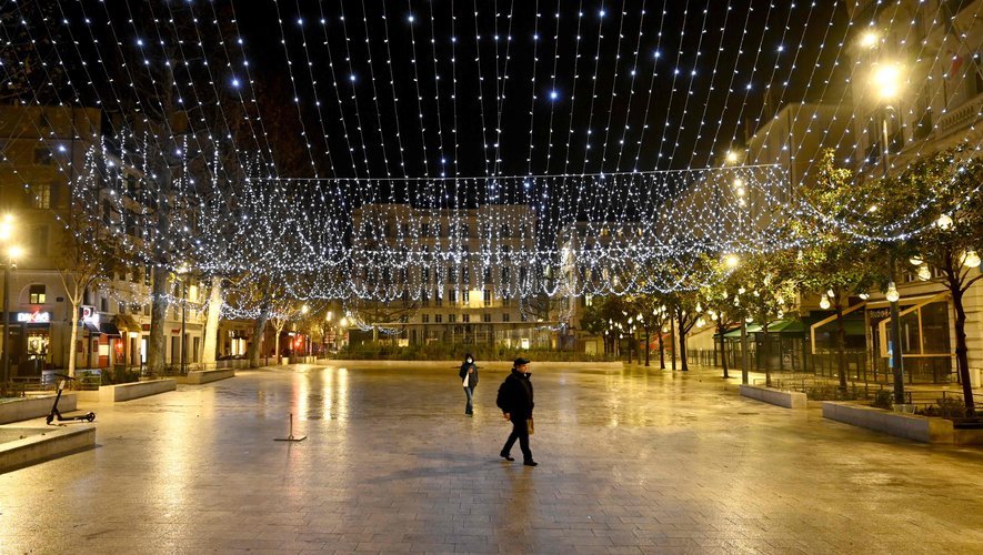 Covid-19: Couvre-feu partout en France à 18h