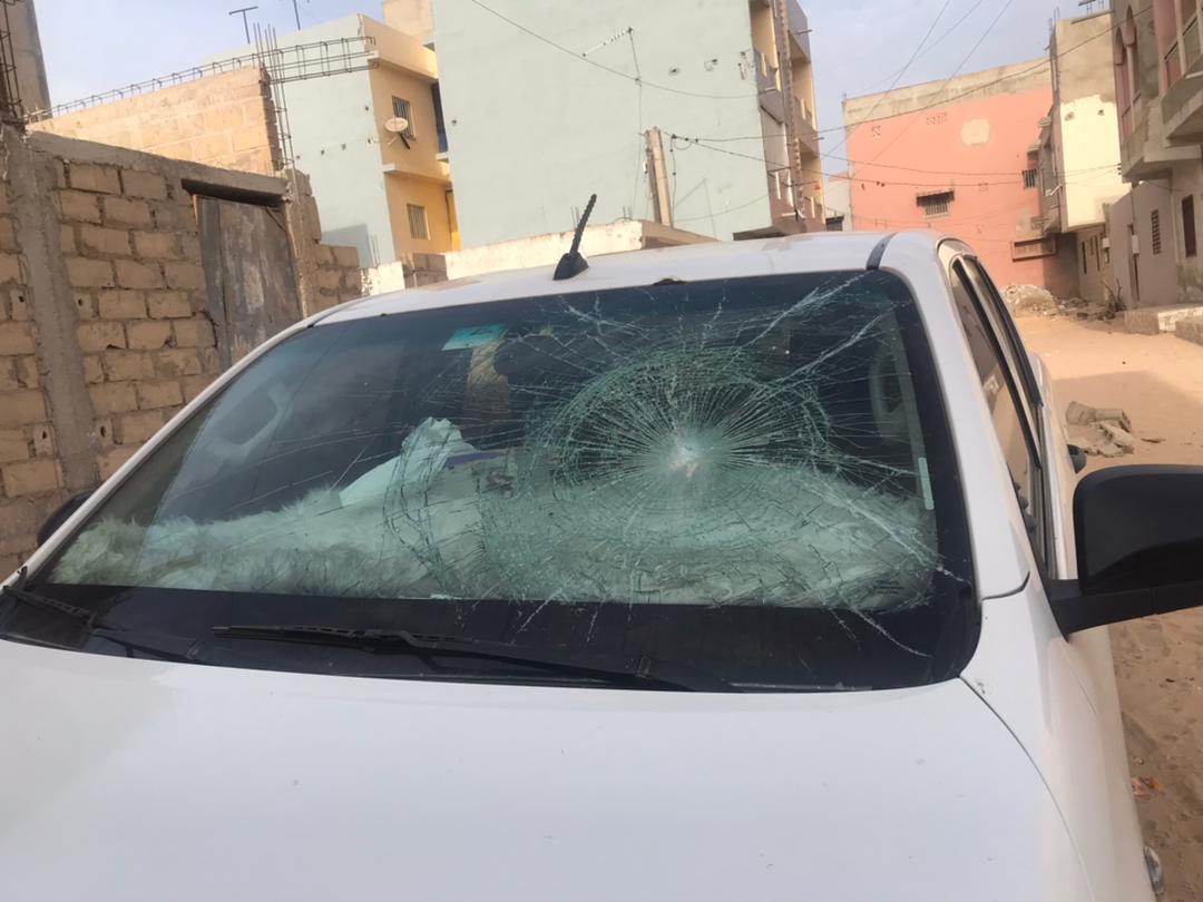 Keur Massar: Des véhicules détruits par un mystérieux individu, la gendarmerie mène l'enquête (Images)