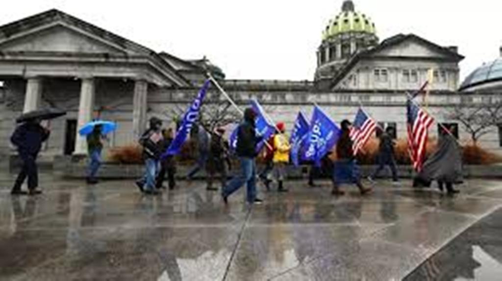 États-Unis: à J-3 de l’investiture, Harrisburg se prépare à un coup de force des pro-Trump