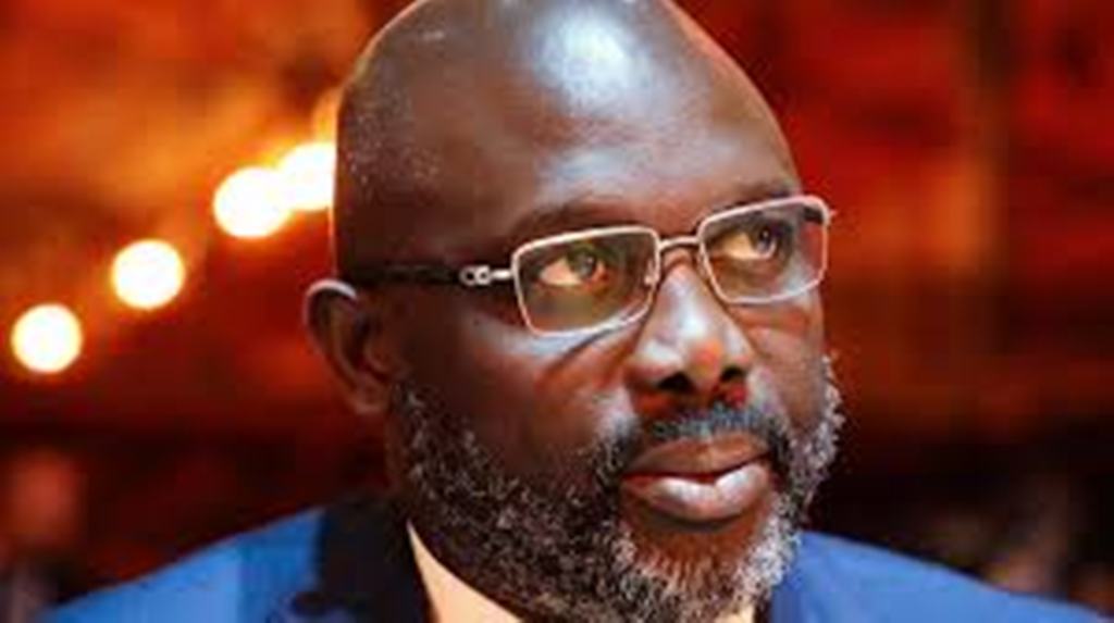 Liberia: bilan de la présidence de l'ancien international de football George Weah à mi-parcours