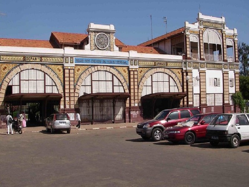 Vol d'une voiture au parking de la Cathédrale de Dakar: un suspect arrêté et envoyé en prison