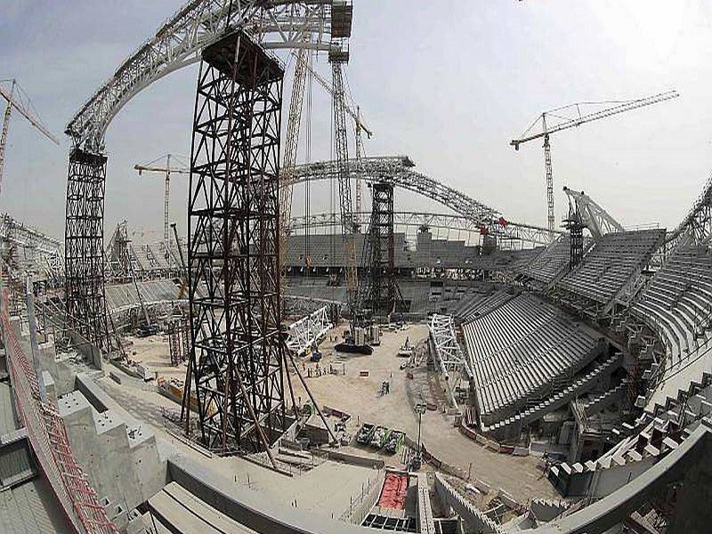 Coupe du Monde 2022 : 6 500 ouvriers seraient morts dans les chantiers au Qatar
