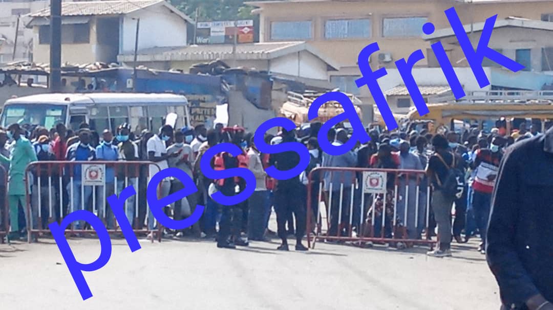 Tribunal de Dakar: les militants et sympathisants de sonko assiègent le tribunal