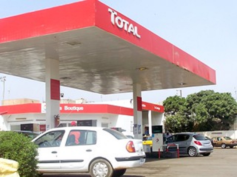 Manifestation à Colobane : la station-essence Total près la Mosquée Massalikul Djinane et des boutiques, dévalisées 