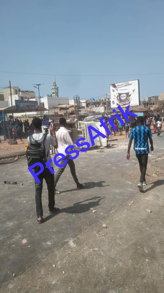 Manifestations contre l'arrestation de Sonko à Pikine & Guédiawaye : la scène de la guérilla en image 