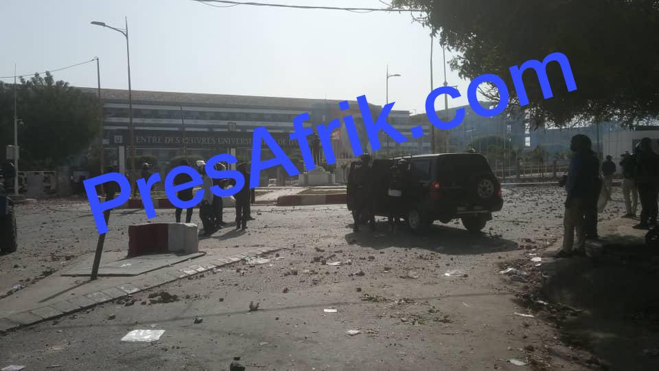 Arrestation Sonko : l’Université Cheikh Anta Diop de Dakar, théâtre d’affrontements entre étudiants et forces de l’ordre (IMAGES)
