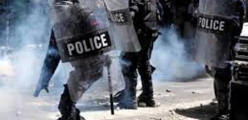 Place de la Nation: La foule dispersée à coup de lacrymogènes, plusieurs blessés signalés