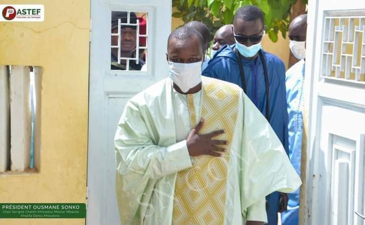 Ousmane Sonko s'incline devant la mémoire des personnes décédées lors des affrontements