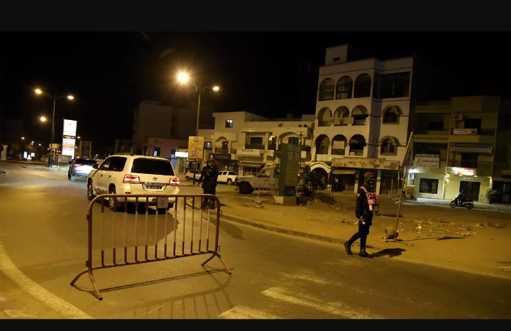 Dakar et Thiès : le couvre-feu désormais fixé de 00h00 à 5h00 du matin