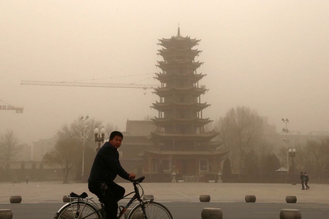 Grosse tempête de sable et pollution dans le ciel de Pékin, 428 avions cloués au sol