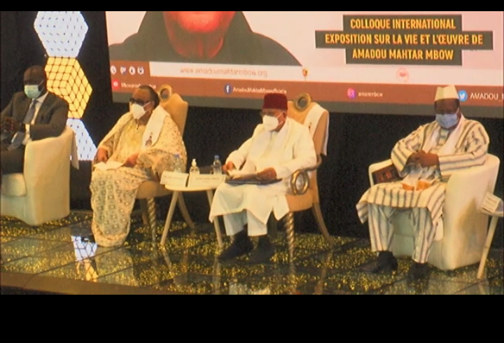 Message de Amadou Makhtar Mbow : "Quoi qu'ils puissent vous arriver soyez vous même, soyez fidèle à votre famille et à votre pays"