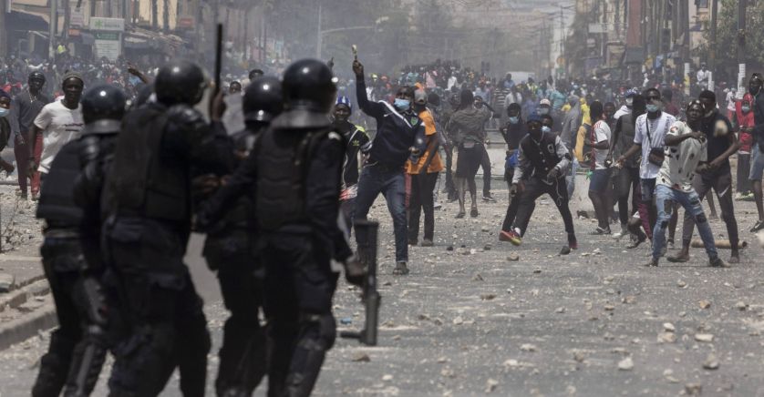 Concerto à voix multiples.. La chronique salée de Kaccor Bi sur la communication gouvernementale autour des manif'
