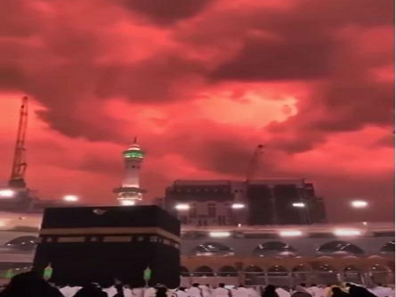 Pourquoi l'atmosphère autour de la Kaaba est devenue rouge le 13 mars dernier?