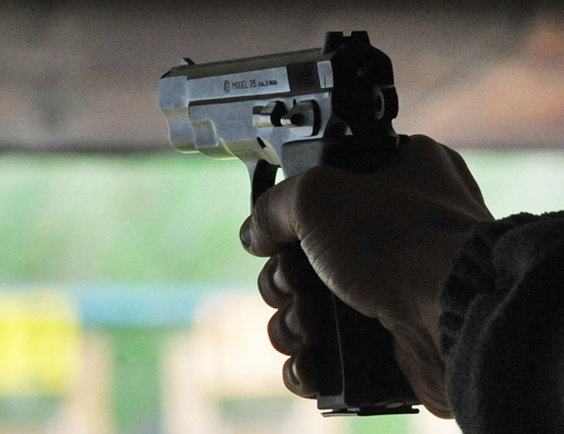 Louga: un homme braque son pistolet sur son neveu de 03 ans pour l’effrayer et l’atteint par balle