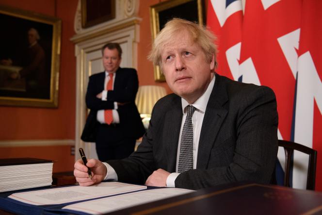 Royaume-Uni: Boris Johnson condamne les violences en Irlande du Nord