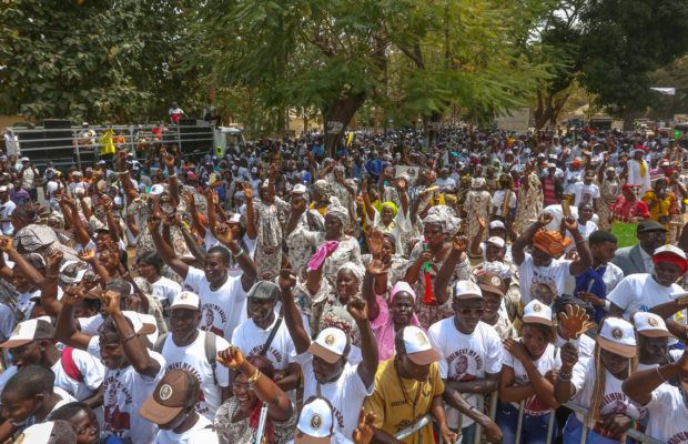 Mirages ! La chronique salée de KACCOR BI sur les meetings et discours des responsables de l'APR
