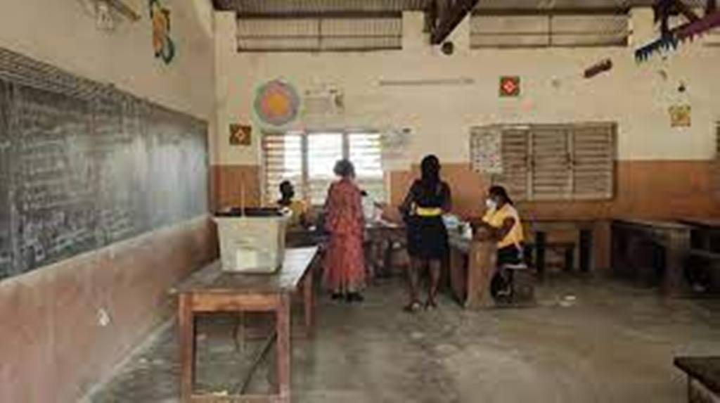 Présidentielle au Bénin: la participation satisfait les deux camps