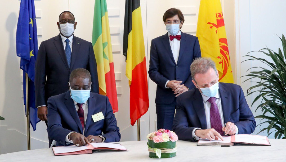 En Belgique, le Sénégal signe des accords pour la production de vaccins anti-Covid19 au pays