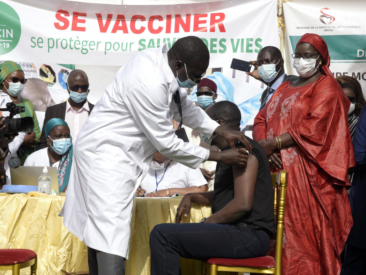 Effets secondaires indésirables AstraZeneca: 3 décès, 9 cas graves et 53 hospitalisations au Sénégal