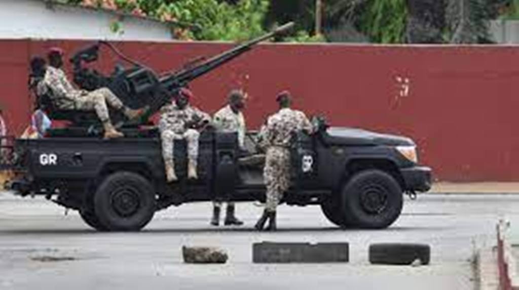 Côte d'Ivoire : une attaque vise un camp militaire à Abidjan, trois assaillants tués