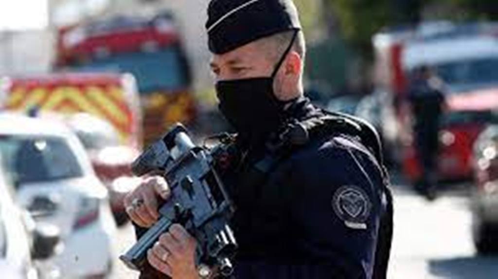 Assaillant de Rambouillet: entre radicalisation et troubles de la personnalité