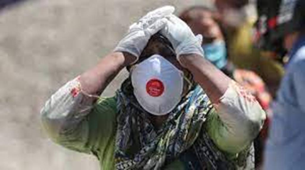 Covid-19 en Inde: l'aide internationale arrive, les confinements locaux s'étendent