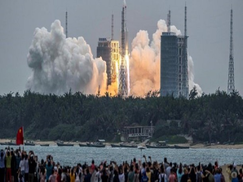 Un morceau de fusée chinoise continue sa chute vers la Terre, sans que l'on sache sa destination