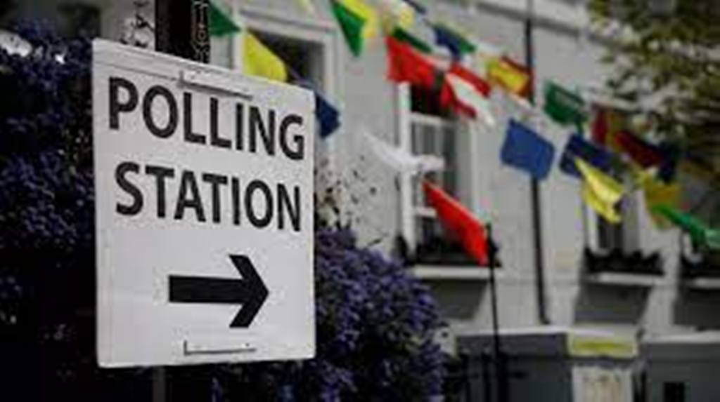 «Super Thursday»: les électeurs britanniques ont rendez-vous avec les urnes