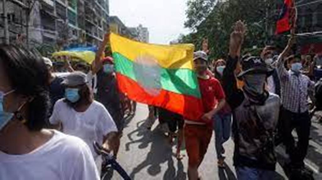 Birmanie : "Chaque sanction économique est un revers pour les militaires"