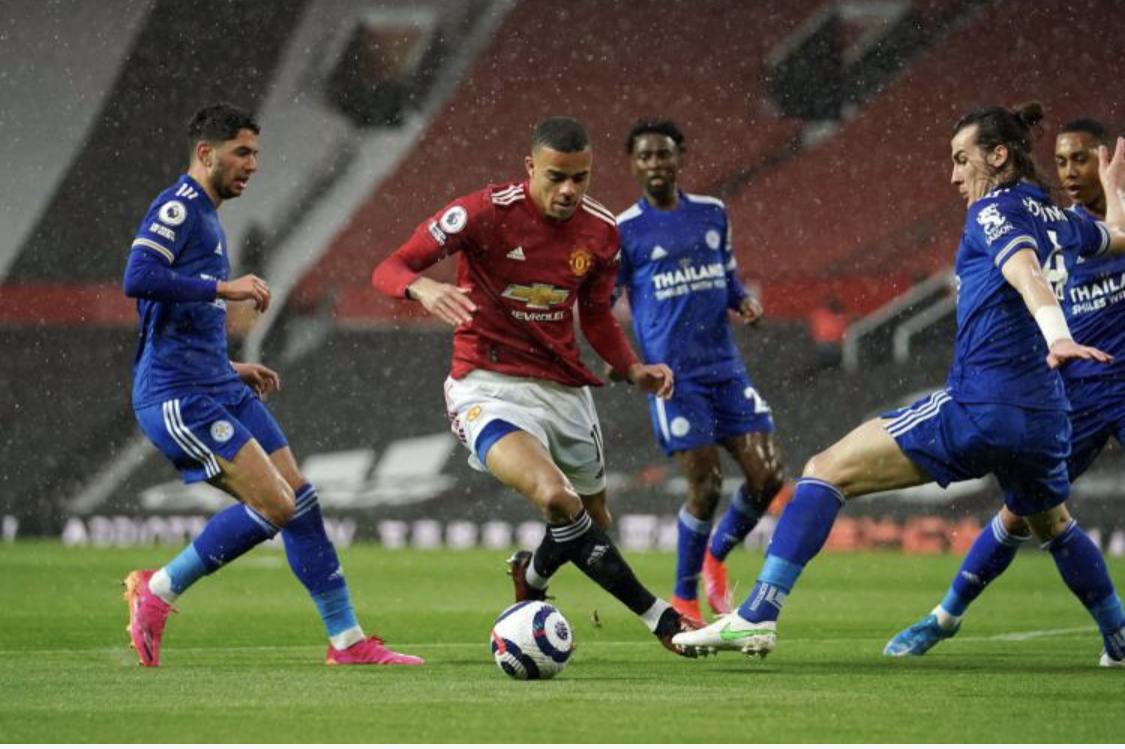 Manchester United chute contre Leicester et offre le titre à Manchester City