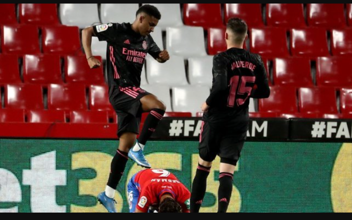 Liga : le Real Madrid remplit sa mission à Grenade et reprend la deuxième place