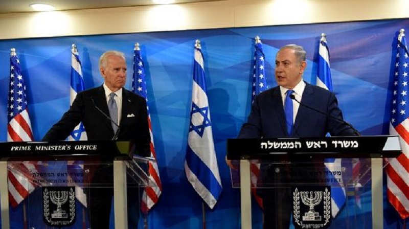 Le Hamas doit cesser ses tirs de roquettes sur Israël, dit Biden à Abbas